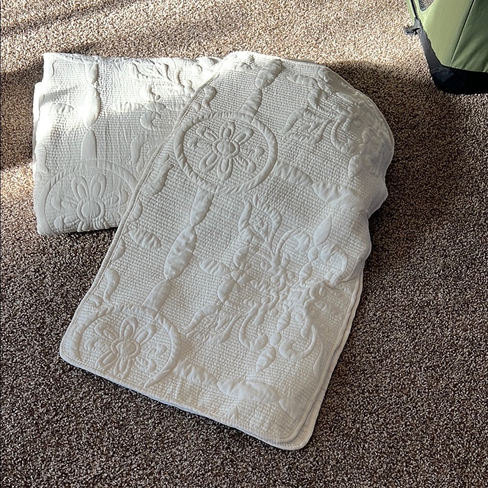 Elegant White Quilted Blanket